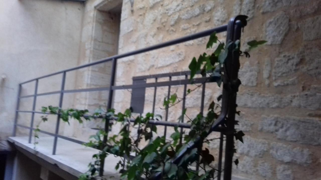Apparts Place D'Austerlitz Nalie Uzes Exterior photo